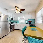 Sunnyside Beach House And Studio